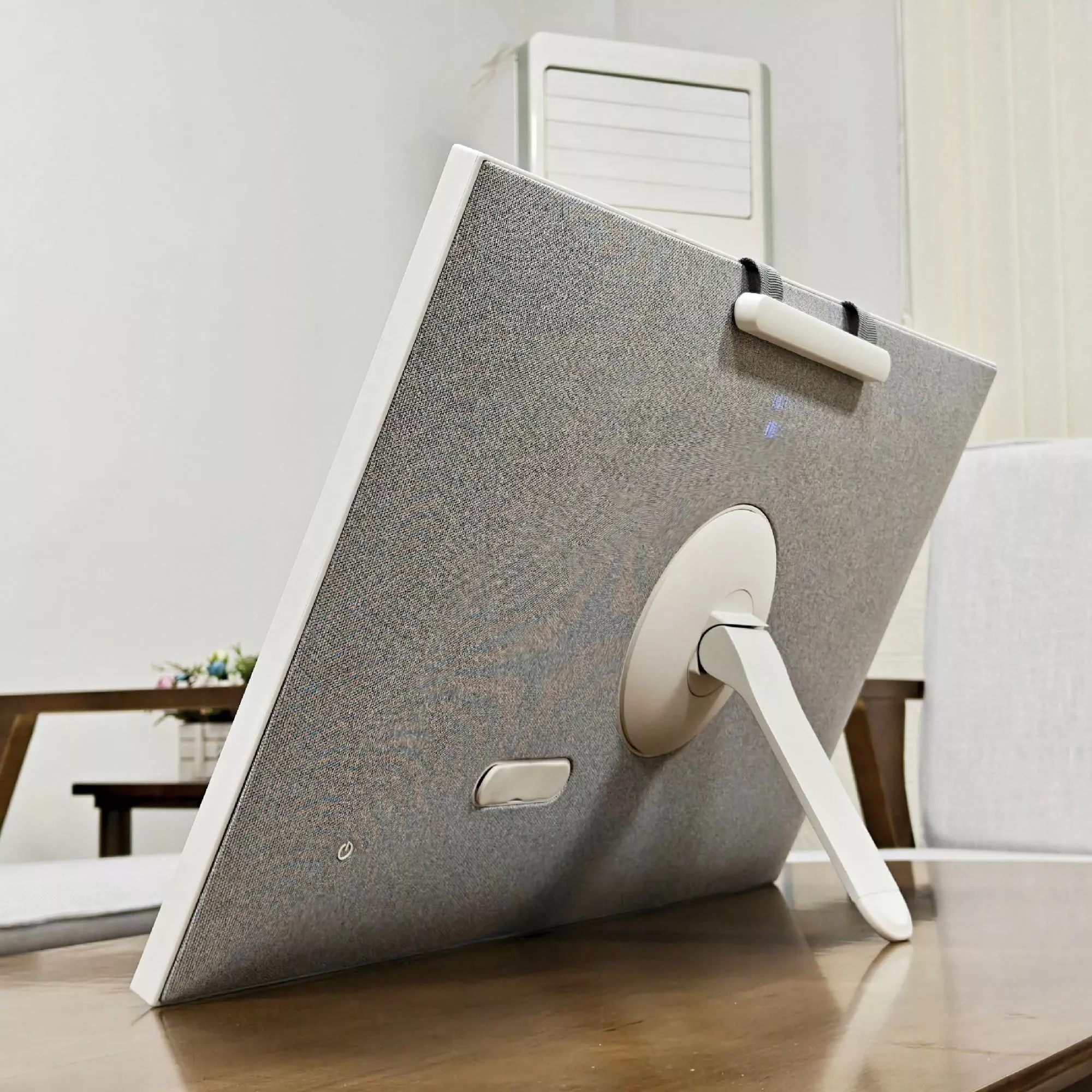 KC Mobile 32inch Portable Smart TV (KC-D2)